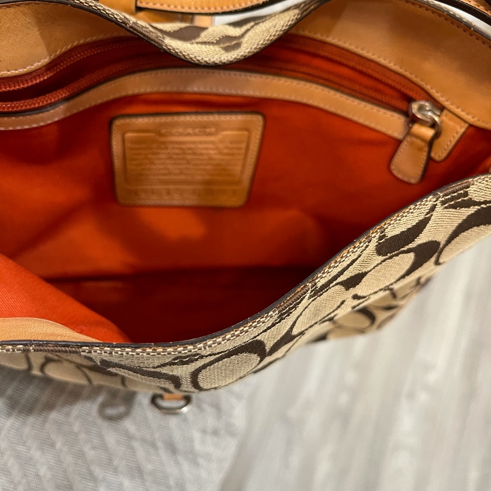 Coach bag- authentic. Rarely used. - Picture 5 of 5